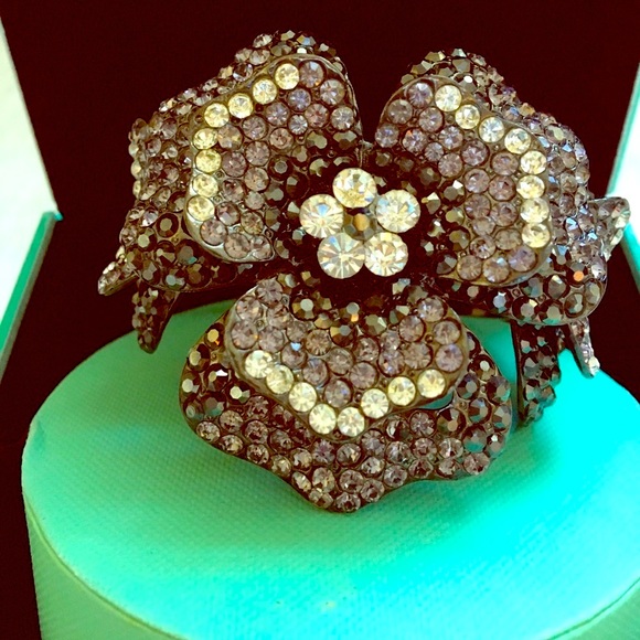 Luxury crystal cuff bracelet. - Picture 8 of 12